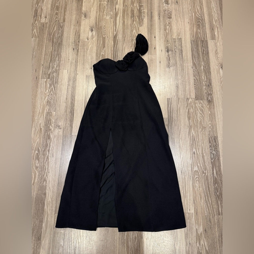 Black one shoulder Flores Dress The Wolf Gang Size L Floral Accent and Slit - Picture 5 of 9
